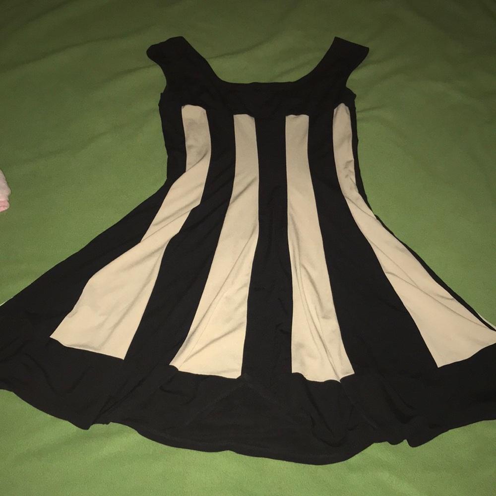 Woman’s Black & Cream Stripped Dress Size 6 Formal